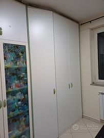 armadio bianco e verde