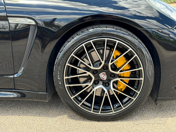 Porshe panamera 4