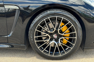 Porshe panamera 4