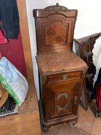 comodino antico da restaurare 