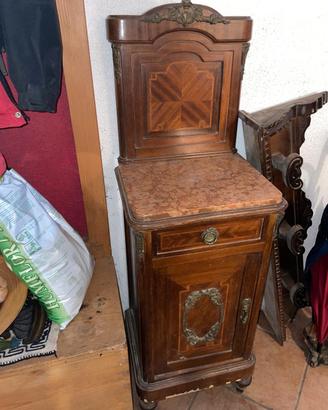 comodino antico da restaurare 