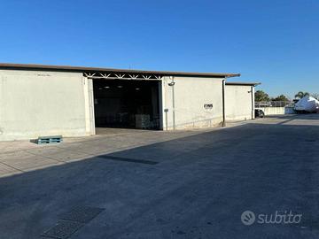 Immobile di 570 m² con 3 locali a Giugliano in Cam