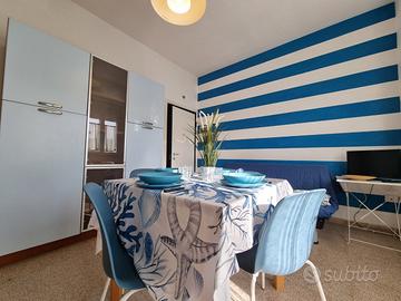 San Vincenzo bilo climatizzato 5 posti 50mt mare