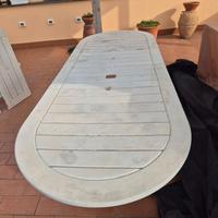 Tavolo in legno da giardino