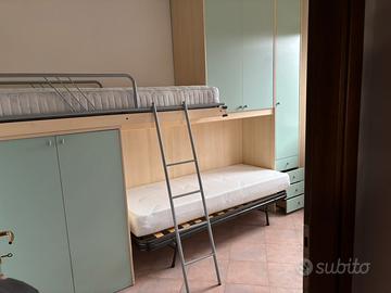 Cameretta con letto a castello