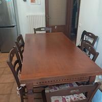 Tavolo e 8 sedi
