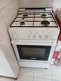  2 Letti +divano+ frigo+macchina x cucinare