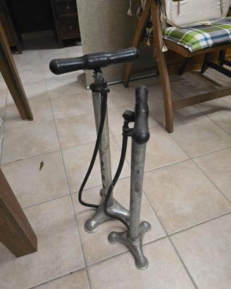 2 Pompe da bicicletta verticali con piede – Ottime