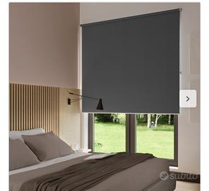 tenda a rullo grigia