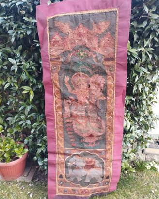Arazzo Indiano Ricamato A Mano Patchwork – Vintage Sari Rosso 101x152 Cm – Tappezzeria Parete