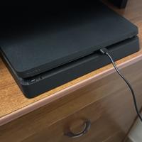 PS4 SLIM 500gb + 2 Joystick