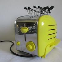 Tostapane VICEVERSA, colore giallo, 800 Watt.