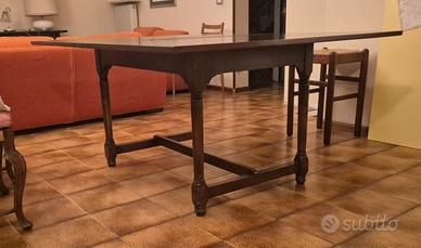 Tavolo allungabile in noce con 6 sedie