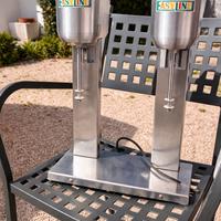 Miscelatore con bicchieri