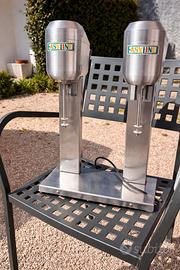 Miscelatore con bicchieri