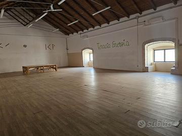 Locale ampio e alto BA003636