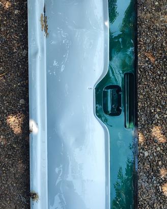 Mitsubishi l 200 portellone posteriore