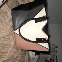 Borsa tricolore elegante con dettagli dorati