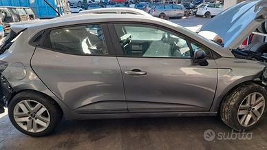 RENAULT CLIO 2023 SOLO PER RICAMBI