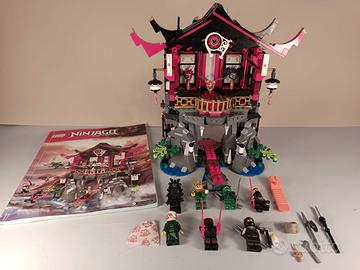 Lego set 70643 Ninjago Temple of tesurrection
