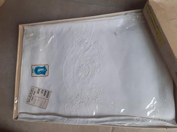 Asciugamani  in puro lino ricamati