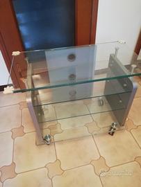Tavolino porta TV in vetro