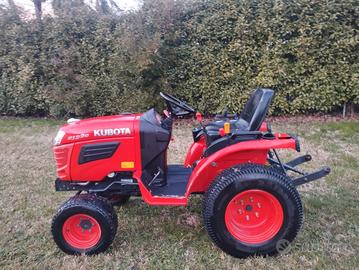 Trattore usato compatto Kubota B1220