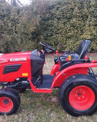 Trattore usato compatto Kubota B1220