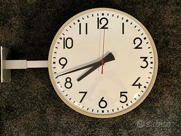 Orologio bifacciale da parete