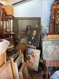 Garage pieno di oggetti d’antiquariato