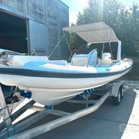 Gommone 8 mt mod RIB 760 nuovo motore evinrude 200