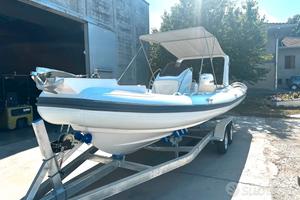 Gommone 8 mt mod RIB 760 nuovo motore evinrude 200