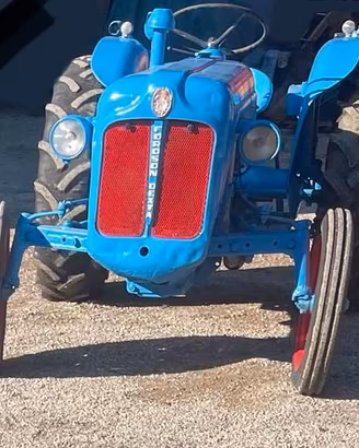 Trattore Fordson dexta 30 cavalli