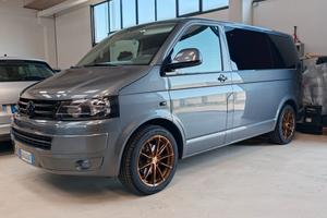 Volkswagen Caravelle 9 posti 140 CV Manuale 