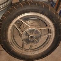 Cerchio Suzuki con pneumatico Michelin 130-90/17