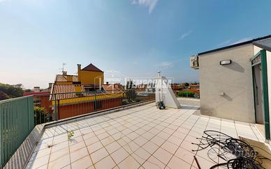 Esclusivo 4 locali con terrazzo e doppi servizi