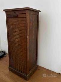 Schedario vintage originale in legno, a serrandina