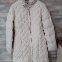 piumino lungo donna con decoro sulle maniche