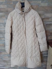 piumino lungo donna con decoro sulle maniche