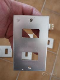 Pulsanti prese interruttori placchette Bticino