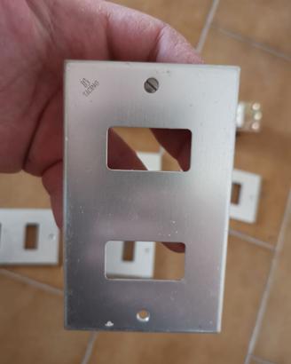 Pulsanti prese interruttori placchette Bticino