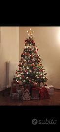 Albero di Natale con palline e stella