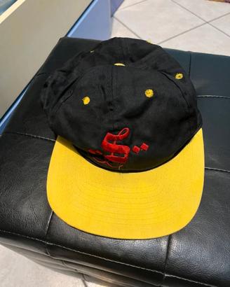 Cappellino vintage nero e giallo