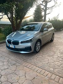BMW 225xe ibrida plug-in