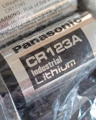 LITHIUM -  CR123  (4 pezzi)  -  nuove
