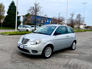 Lancia Ypsilon 1.2 69 CV Unyca