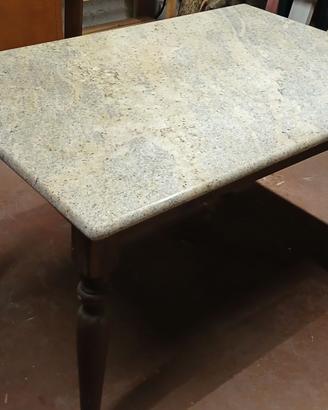 Tavolo classico in legno con piano in granito