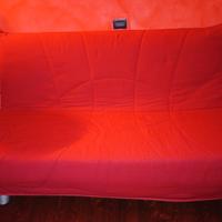 divano letto rosso