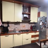 cucina completa con  elettrodomestici senza il fri