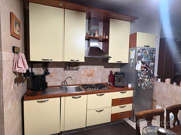 cucina completa con  elettrodomestici senza il fri